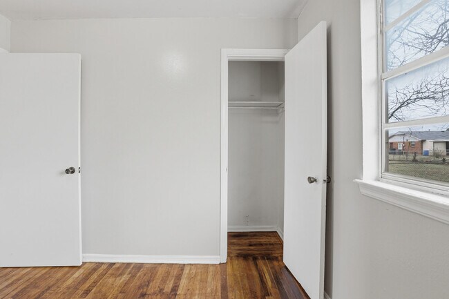 Building Photo - 1520 SE 48th Pl