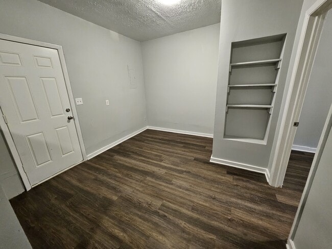 Building Photo - 6602 Lennington Dr