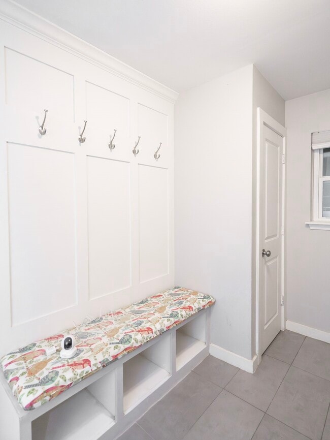 Building Photo - 10303 Greenwillow Dr