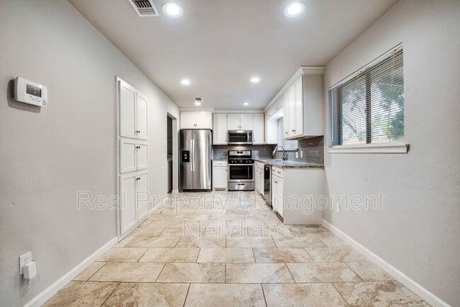 Building Photo - 2207 Spanish Trail