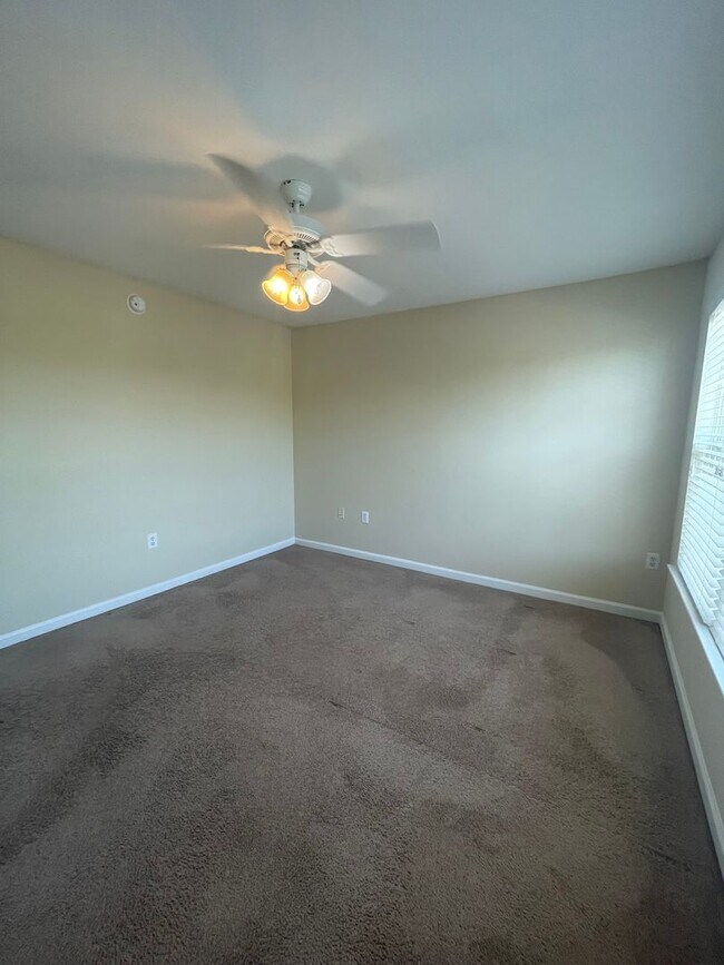 Building Photo - 18-1825 Whittaker