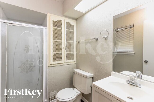 Building Photo - 7847 Robincreek Dr