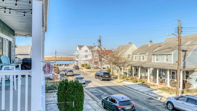 Building Photo - 1 N Victoria Ave