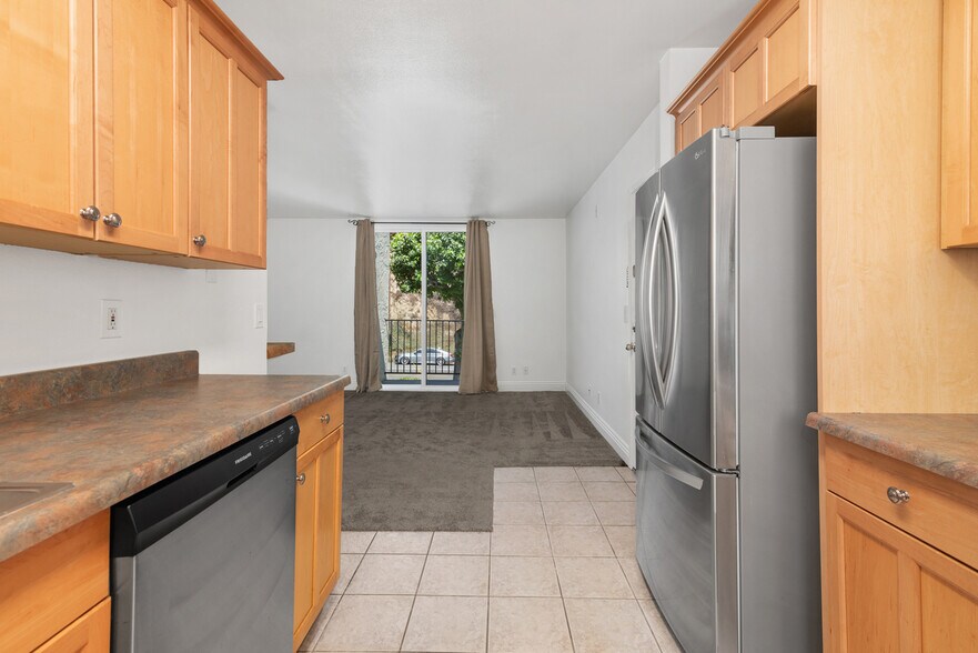 Building Photo - 2850 Reynard Way 21
