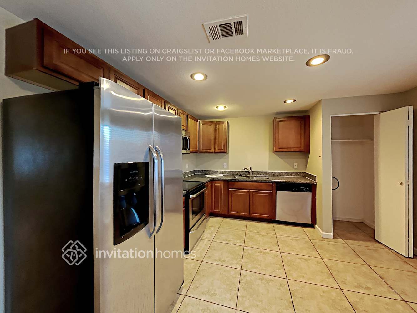 Building Photo - 1536 W Andorra Dr