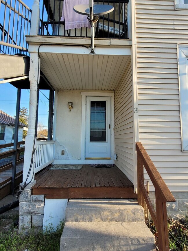 Building Photo - 984 W Main St