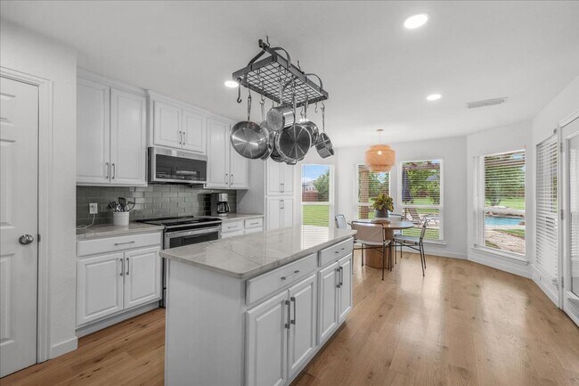 Building Photo - Luxury Lease on 1+ Acre with Saltwater Pool & Workshop in Ponder ISD!
