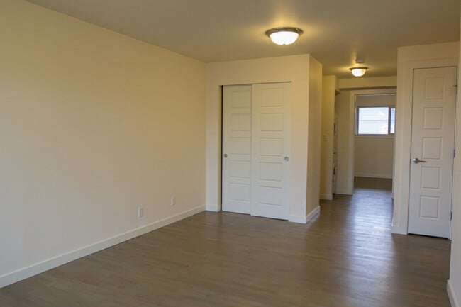 Building Photo - 4431 Evanston Ave N