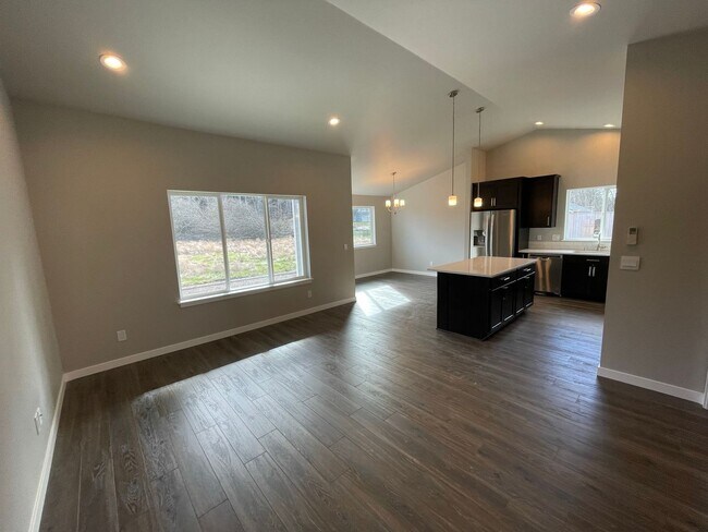 Building Photo - 2707 Oakes Ave