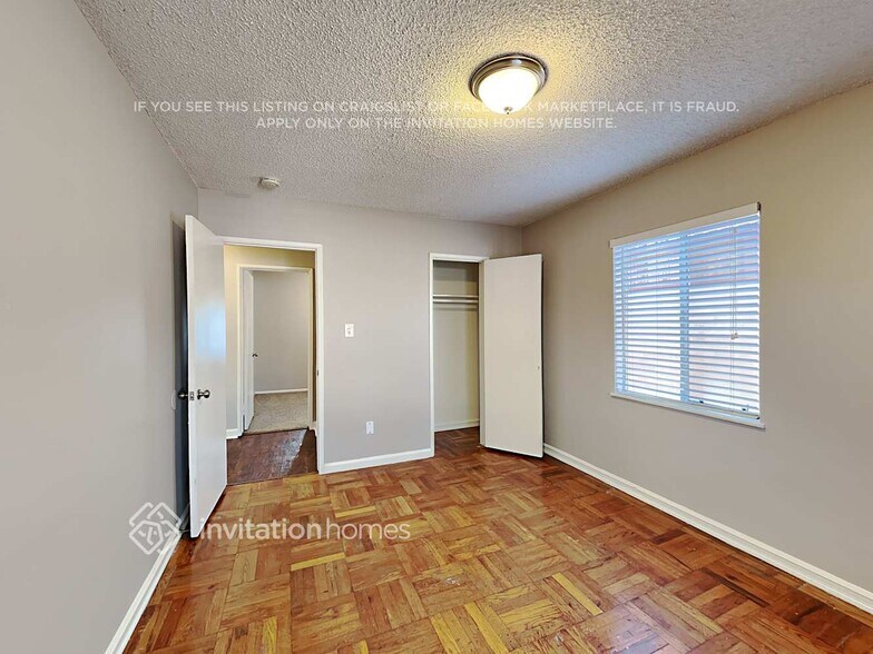 Building Photo - 852 N Parkside Dr