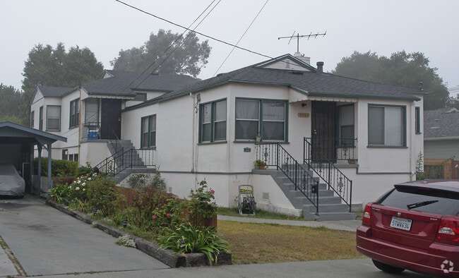 Building Photo - 3984-3986 Altamont Ave