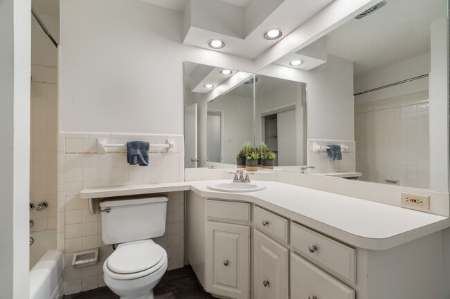 Building Photo - 509 Wilshire Dr