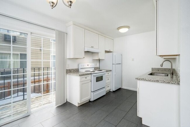 Primary Photo - 2 bedroom in Roseway!! Pets OK!