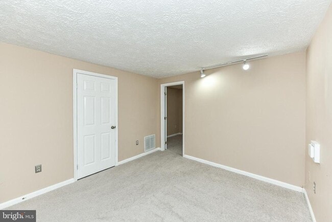 Building Photo - 12856 Mill Brook Ct