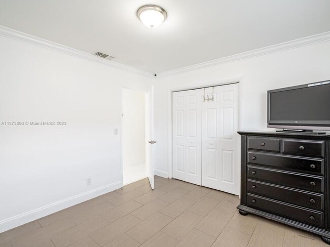 Building Photo - 4 bedroom in Hollywood FL 33021