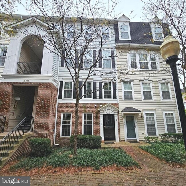 Building Photo - 5098 English Terrace