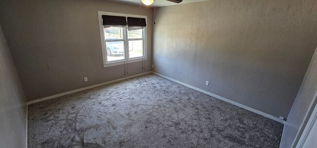 Building Photo - 1404 S Avenue I