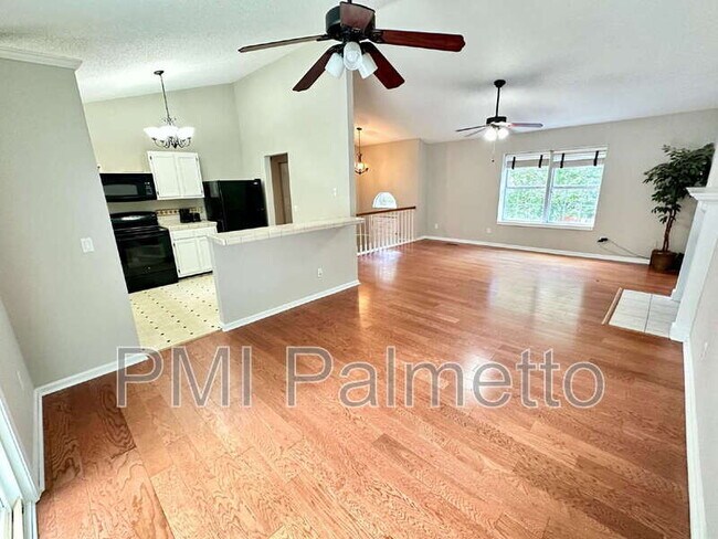 Building Photo - 844 Bentley Dr