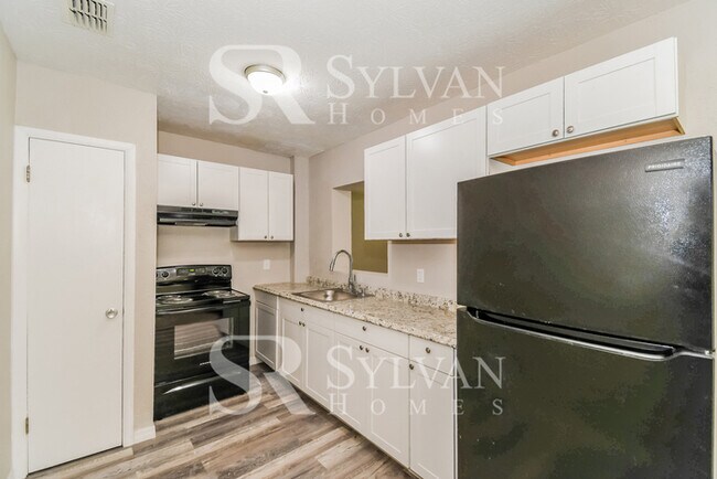 Building Photo - One-level living at its best