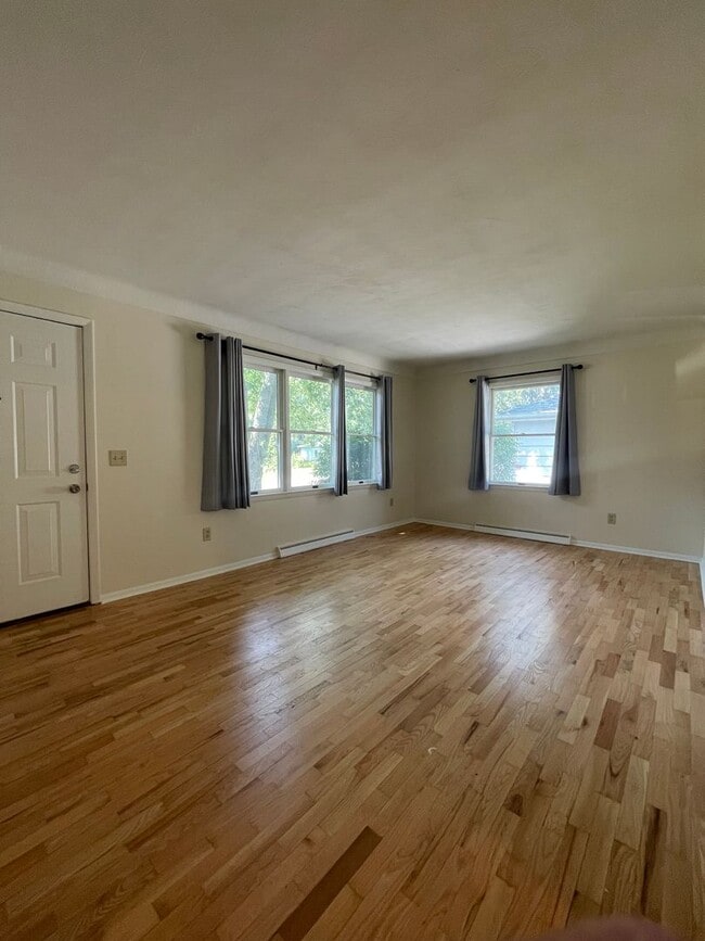 Building Photo - Three Bedroom Ranch in Portage