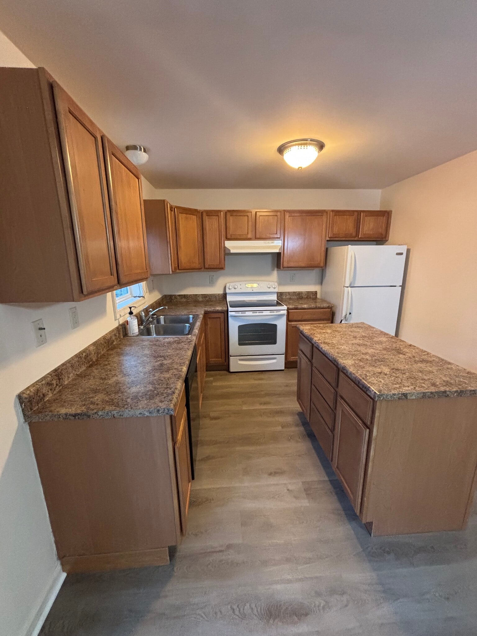view of kitchen from dining room - 309 Putnam St