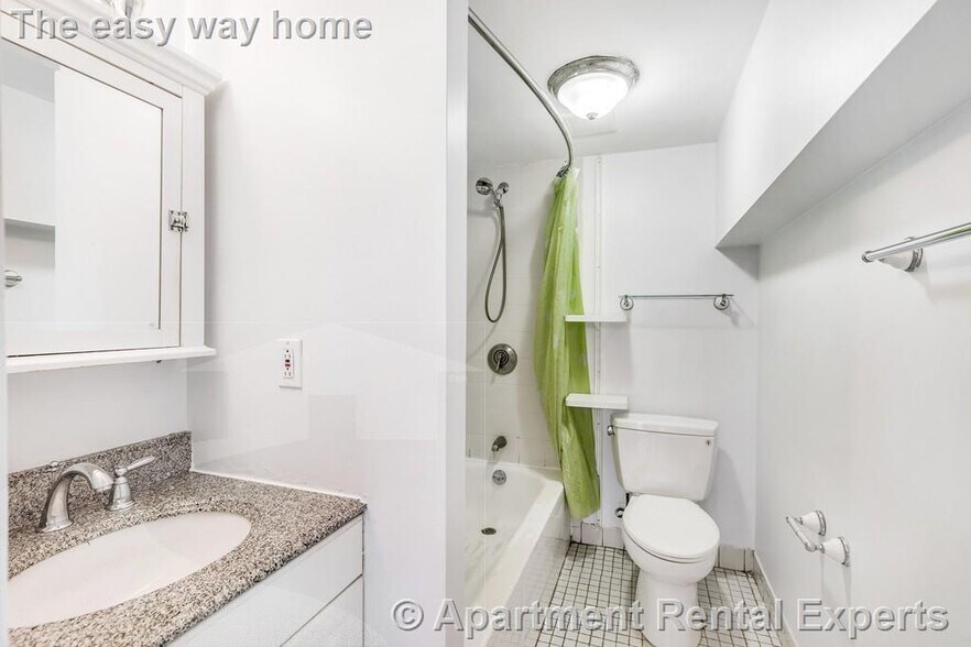 Building Photo - 14 Locust St