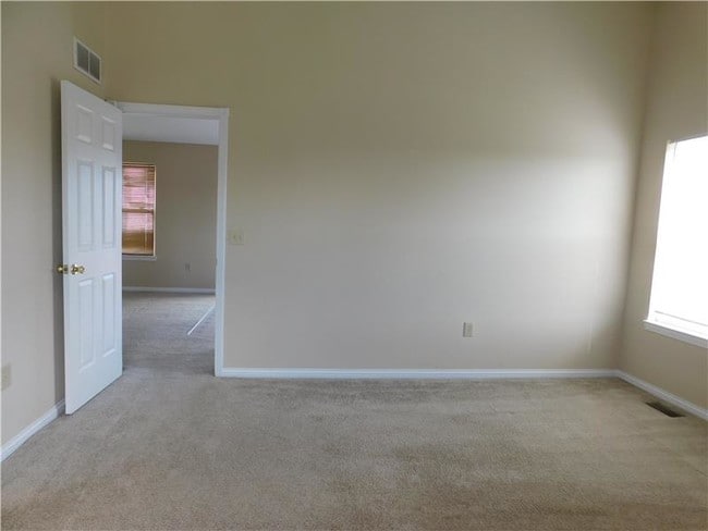 Building Photo - 476 Rosebud Cir