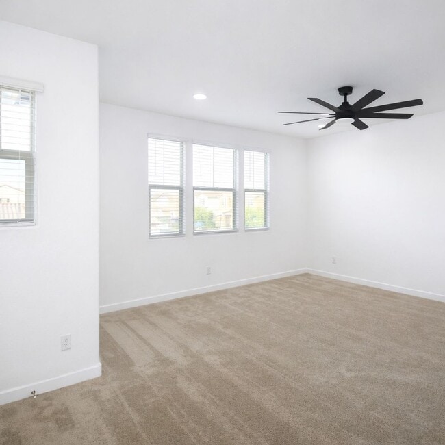 Building Photo - 2353 E Castanets Dr