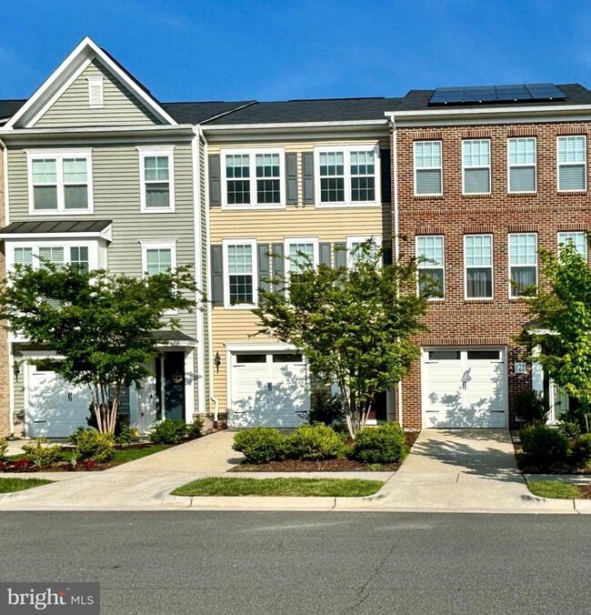 Building Photo - 650 Aspen Rd