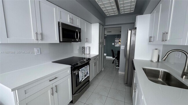 Building Photo - 18071 Biscayne Blvd