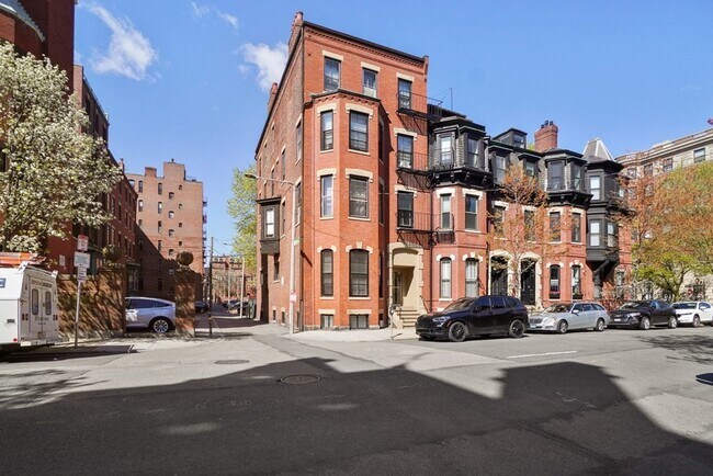 Building Photo - 13 Gloucester St