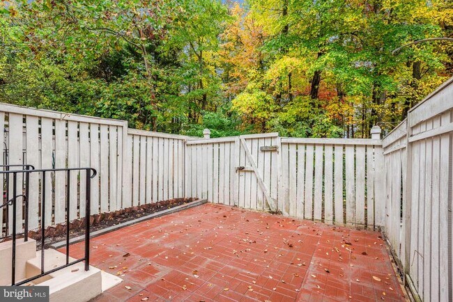 Building Photo - 1539 Woodcrest Dr