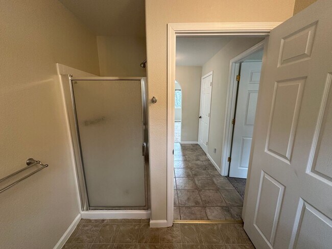 Building Photo - Country Home in Great Penn Valley Location...