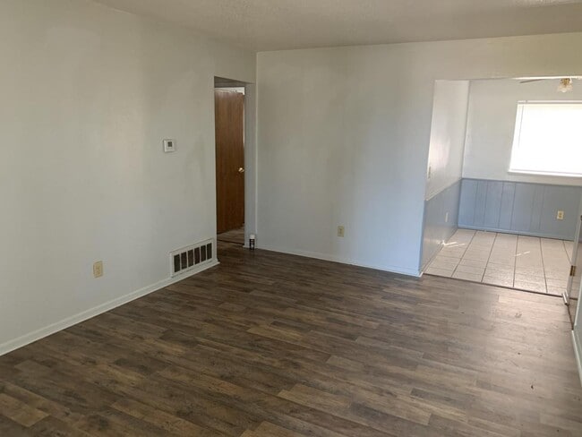 Building Photo - 1300 E Madison St