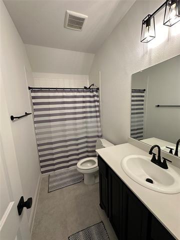 Building Photo - 3320 Oak Ln