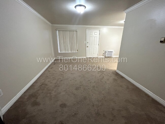 Building Photo - No Security Deposit Option for qualified r...