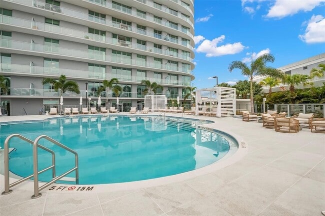 Building Photo - 400 Central Ave