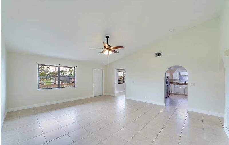 Building Photo - 1407 SW 16th Terrace