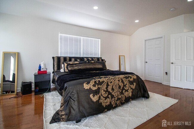 Building Photo - 845 Woodbury Dr