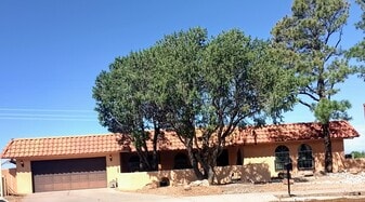 Building Photo - 3203 Embudito Dr NE