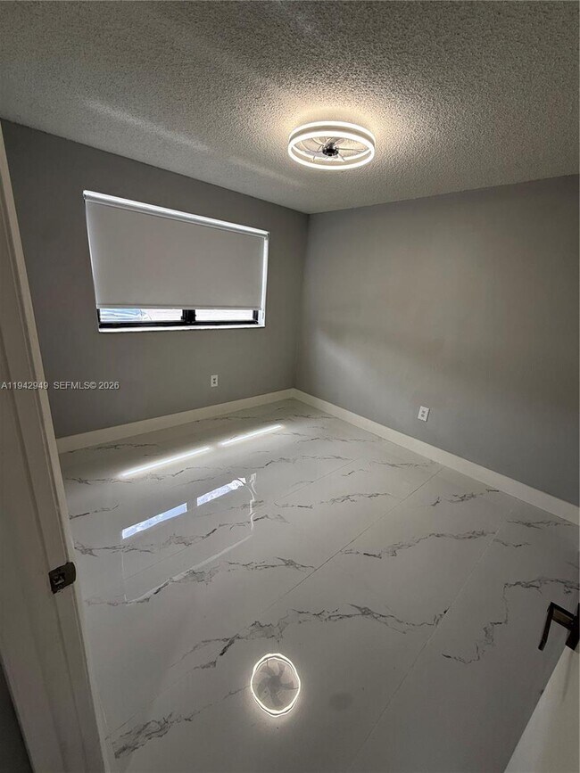 Building Photo - 9937 Nob Hill Pl