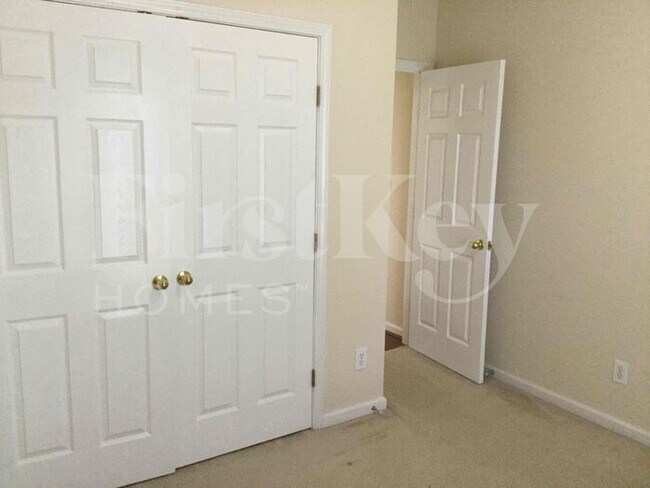 Building Photo - 417 Waterford Dr