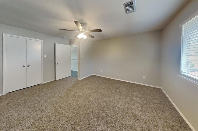 Building Photo - 5607 S Magazine Cir