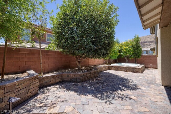 Building Photo - 10683 Country Knoll Way