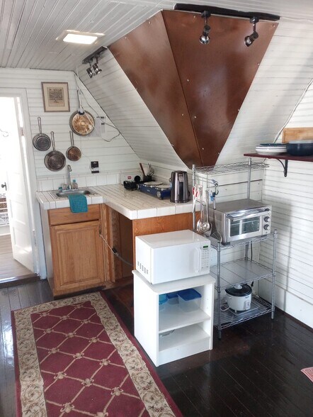 Building Photo - 805 N Leverett Ave