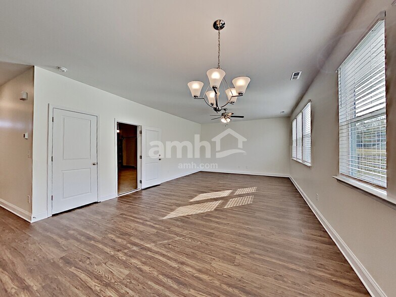 Building Photo - 204 Glenwood Dr