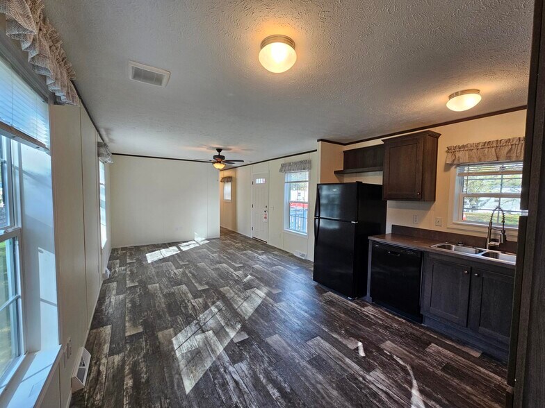 Building Photo - 17 Mapledale Acres