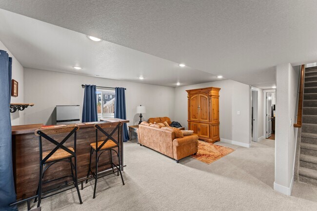 Building Photo - 5204 Roundhouse Dr