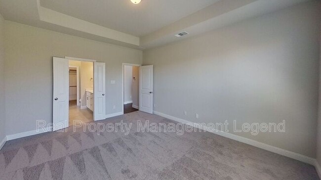 Building Photo - 6117 Horsetail Dr