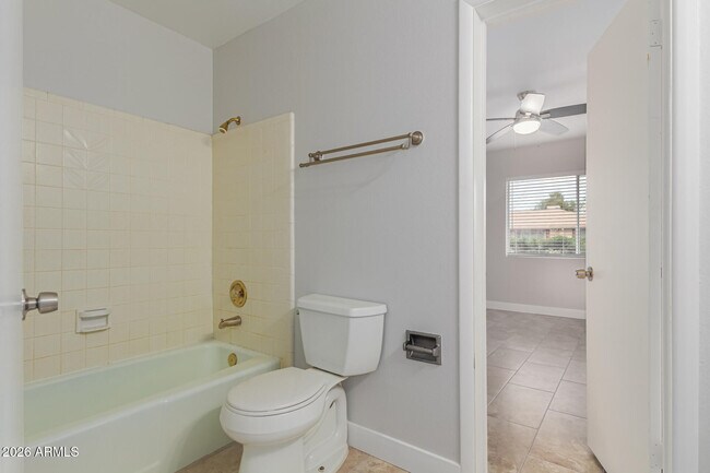 Building Photo - 1835 E Yale Dr